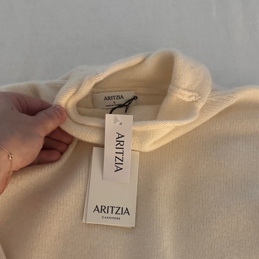 Aritzia Cream Turtleneck Sweater - Picture 2 of 5